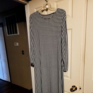 Beautiful  straight  light weight 1x dress